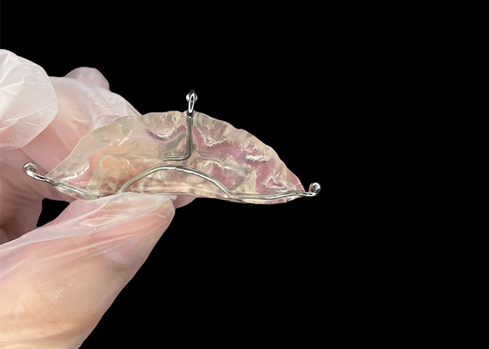 Custom Made Orthodontic Appliances Beißfläche für korrekte Beißprobleme oder in TMJ, um den Druck auf das Kiefergelenk zu lindern.